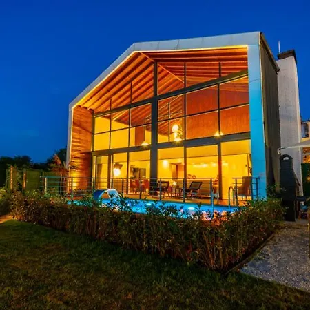 Trio Palazio Villa